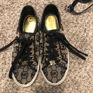 Fashion sneakers. Size 6